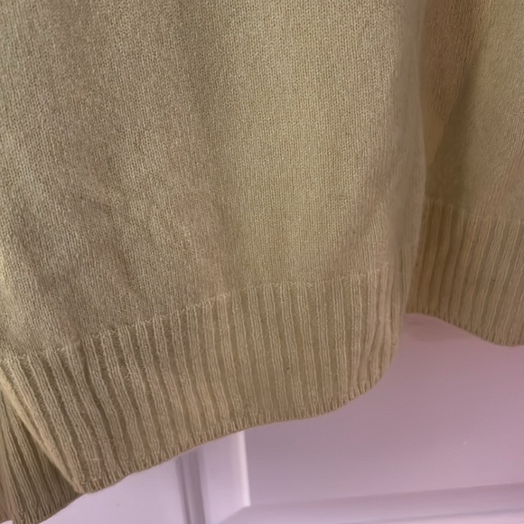 Allsaints Ivana Cashmere-Wool Blend V-Neck Sweater. Medium. Citron Tea. - Picture 6 of 11